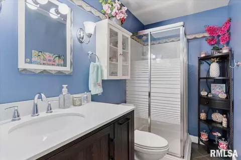Bath - 2208 Trowbridge Rd, Springfield, IL 62703 photo 1 of 2
