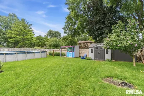Exterior - 2208 Trowbridge Rd, Springfield, IL 62703 photo 5 of 6