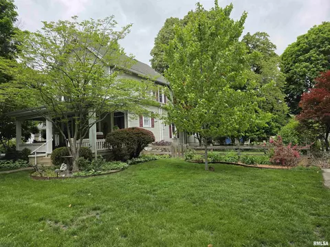 225 E Harpole St, Williamsville, IL 62693