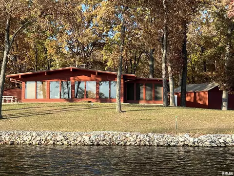 30287 Cedar Ln, Girard, IL 62640