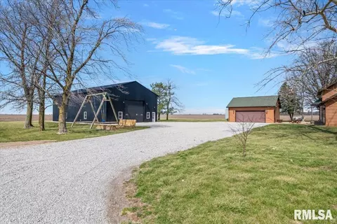 Exterior - 1097 E 180 N Rd, Nokomis, IL 62075 photo 2 of 11