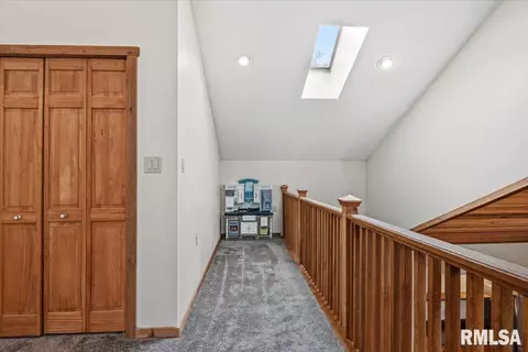 Entry Way - 1097 E 180 N Rd, Nokomis, IL 62075 photo 9 of 12