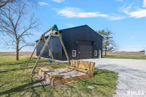 Exterior - 1097 E 180 N Rd, Nokomis, IL 62075 photo 3 of 11