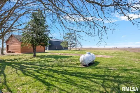 Exterior - 1097 E 180 N Rd, Nokomis, IL 62075 photo 6 of 11