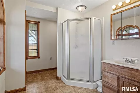 Bath - 1097 E 180 N Rd, Nokomis, IL 62075 photo 5 of 5