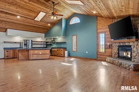Living - 1097 E 180 N Rd, Nokomis, IL 62075 photo 5 of 5