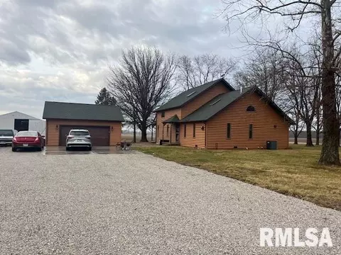 1097 E 180 N Rd, Nokomis, IL 62075