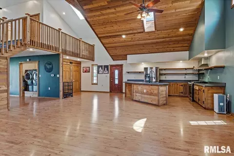 Entry Way - 1097 E 180 N Rd, Nokomis, IL 62075 photo 5 of 12