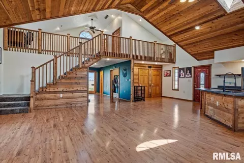Entry Way - 1097 E 180 N Rd, Nokomis, IL 62075 photo 6 of 12