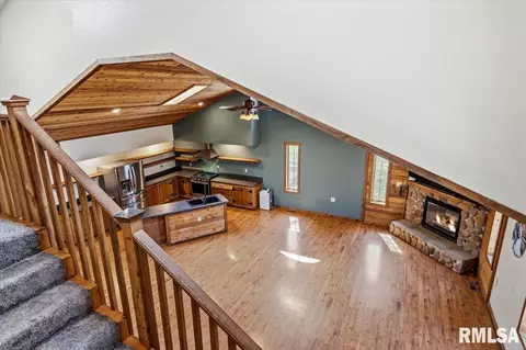 Entry Way - 1097 E 180 N Rd, Nokomis, IL 62075 photo 4 of 12