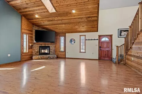 Living - 1097 E 180 N Rd, Nokomis, IL 62075 photo 1 of 5