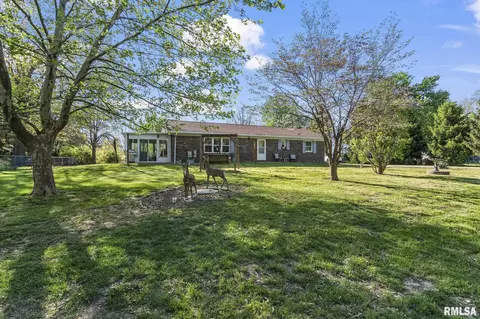 5997 Smith Rd, Pleasant Plains, IL 62677