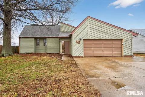 86 Michele Dr, Pawnee, IL 62558