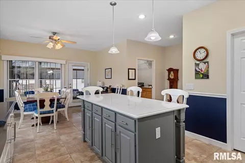 2121 Lake Crest Dr, Springfield, IL 62712 photo 16