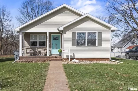 209 S Finis St, Virden, IL 62690