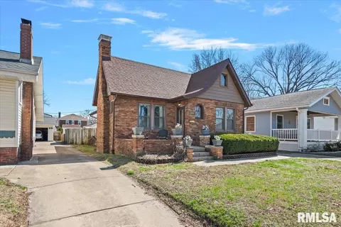 Exterior - 1832 S State St, Springfield, IL 62704 photo 4 of 7