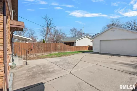 Exterior - 1832 S State St, Springfield, IL 62704 photo 7 of 7