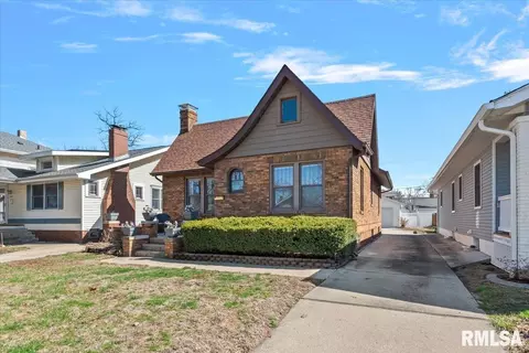 Exterior - 1832 S State St, Springfield, IL 62704 photo 3 of 7