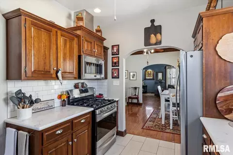 Entry Way - 1832 S State St, Springfield, IL 62704 photo 1 of 3