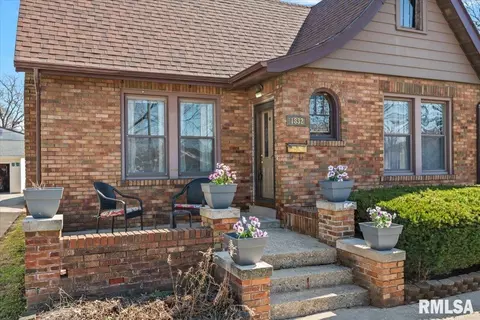 Exterior - 1832 S State St, Springfield, IL 62704 photo 2 of 7