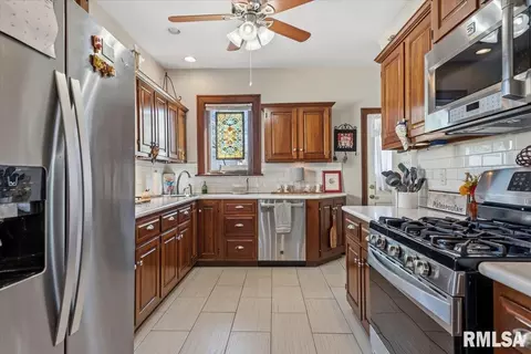 Kitchen - 1832 S State St, Springfield, IL 62704 photo 2 of 2