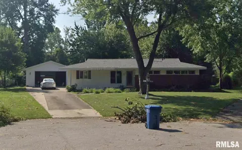 3 Greenview Ct, Springfield, IL 62704