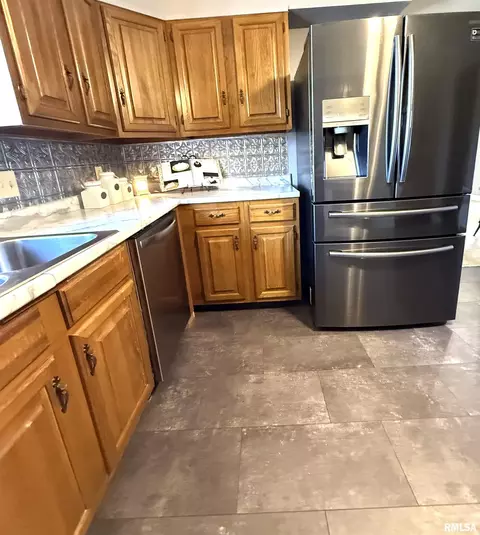 Kitchen - 206 Pine St, Ursa, IL 62376 photo 3 of 4