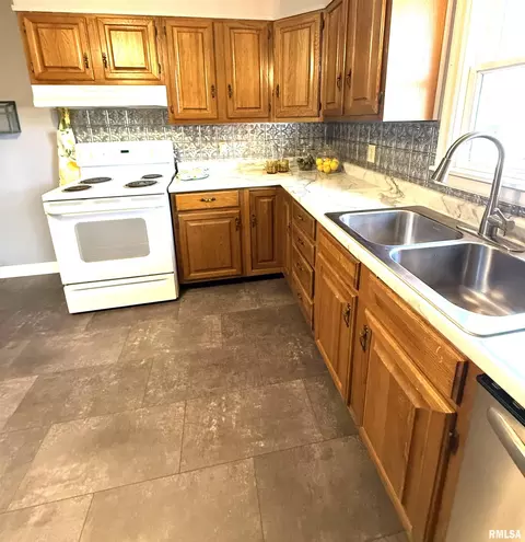 Kitchen - 206 Pine St, Ursa, IL 62376 photo 2 of 4