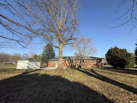 Exterior - 206 Pine St, Ursa, IL 62376 photo 2 of 2