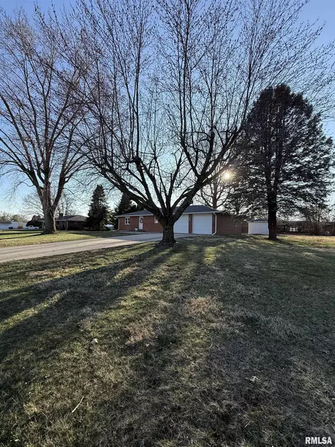 Exterior - 206 Pine St, Ursa, IL 62376 photo 1 of 2