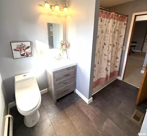 Bath - 206 Pine St, Ursa, IL 62376 photo 1 of 1