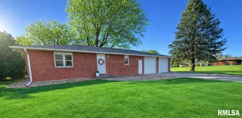 206 Pine St, Ursa, IL 62376