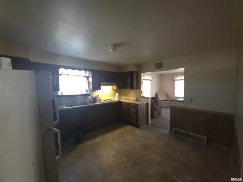 101 S Anson St, Middletown, IL 62666 photo 5