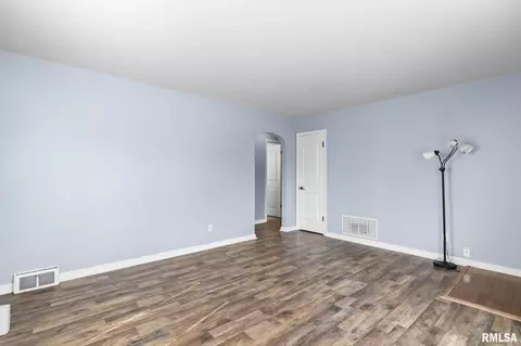 Entry Way - 2321 S Pasfield St, Springfield, IL 62704 photo 1 of 3