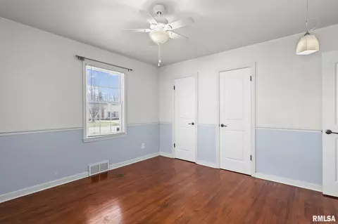 Bedroom - 2321 S Pasfield St, Springfield, IL 62704 photo 3 of 8