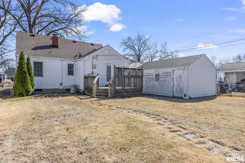 Exterior - 2321 S Pasfield St, Springfield, IL 62704 photo 5 of 6