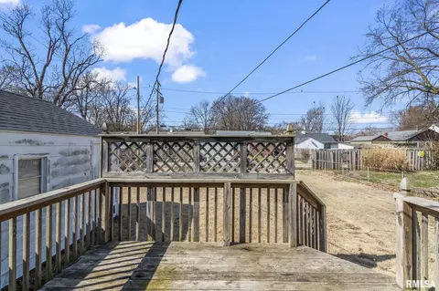 Exterior - 2321 S Pasfield St, Springfield, IL 62704 photo 3 of 6