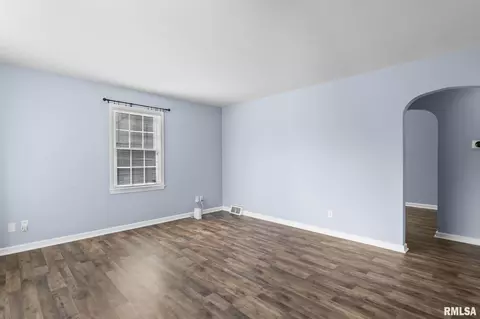 Living - 2321 S Pasfield St, Springfield, IL 62704 photo 3 of 3