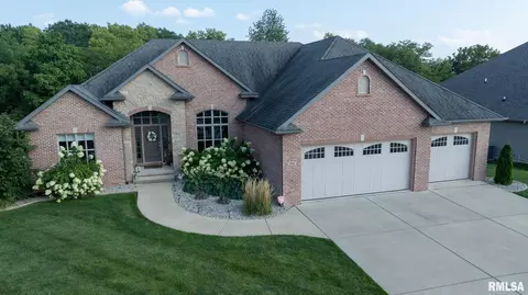 2812 Pat Tillman Dr, Springfield, IL 62711