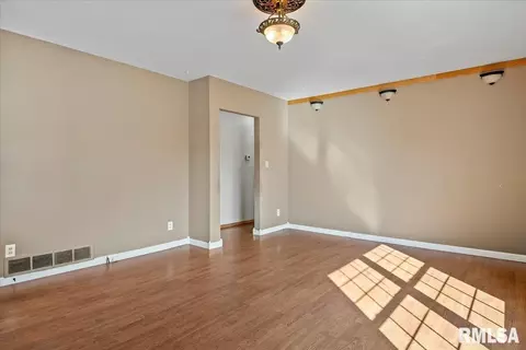 2100 N 16th St, Springfield, IL 62702 photo 4