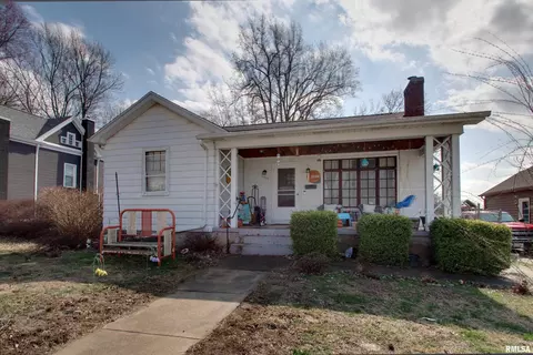 2066 Oak St, Quincy, IL 62301