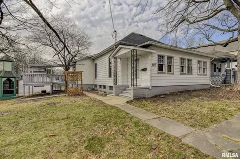 609 S Cherokee St, Taylorville, IL 62568