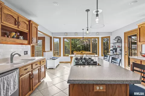 Kitchen - 2000 Oak Creek Rd, Springfield, IL 62704 photo 3 of 4