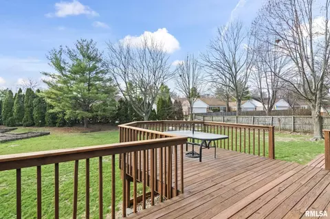 Exterior - 2000 Oak Creek Rd, Springfield, IL 62704 photo 14 of 30