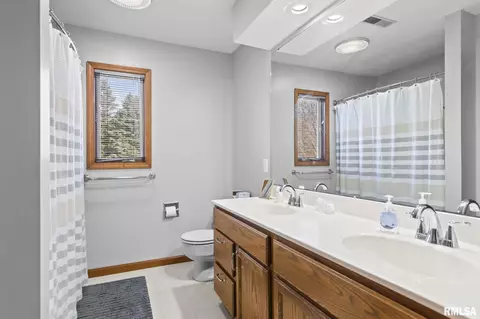 Bath - 2000 Oak Creek Rd, Springfield, IL 62704 photo 5 of 5