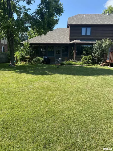 Exterior - 2000 Oak Creek Rd, Springfield, IL 62704 photo 17 of 30