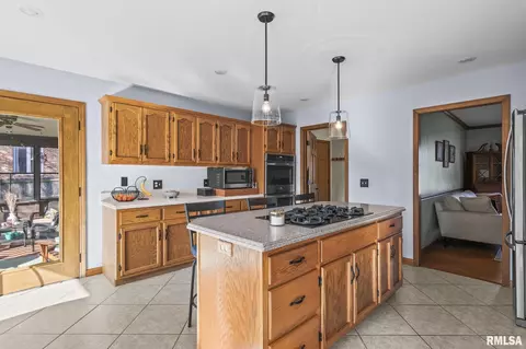 Kitchen - 2000 Oak Creek Rd, Springfield, IL 62704 photo 4 of 4