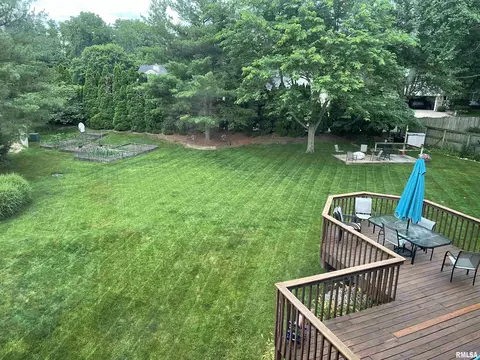 Exterior - 2000 Oak Creek Rd, Springfield, IL 62704 photo 5 of 30