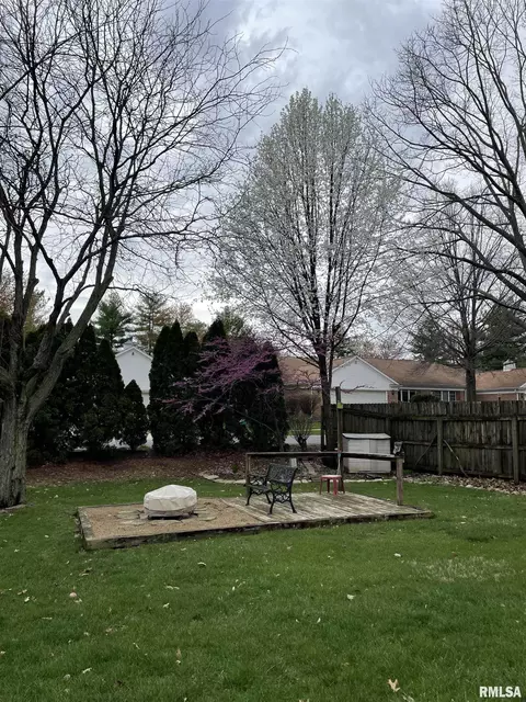 Exterior - 2000 Oak Creek Rd, Springfield, IL 62704 photo 19 of 30