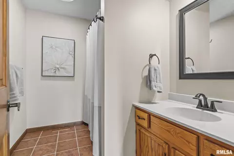 Bath - 2000 Oak Creek Rd, Springfield, IL 62704 photo 1 of 5